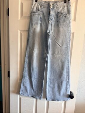 Subcategory prediction for women's jeans image